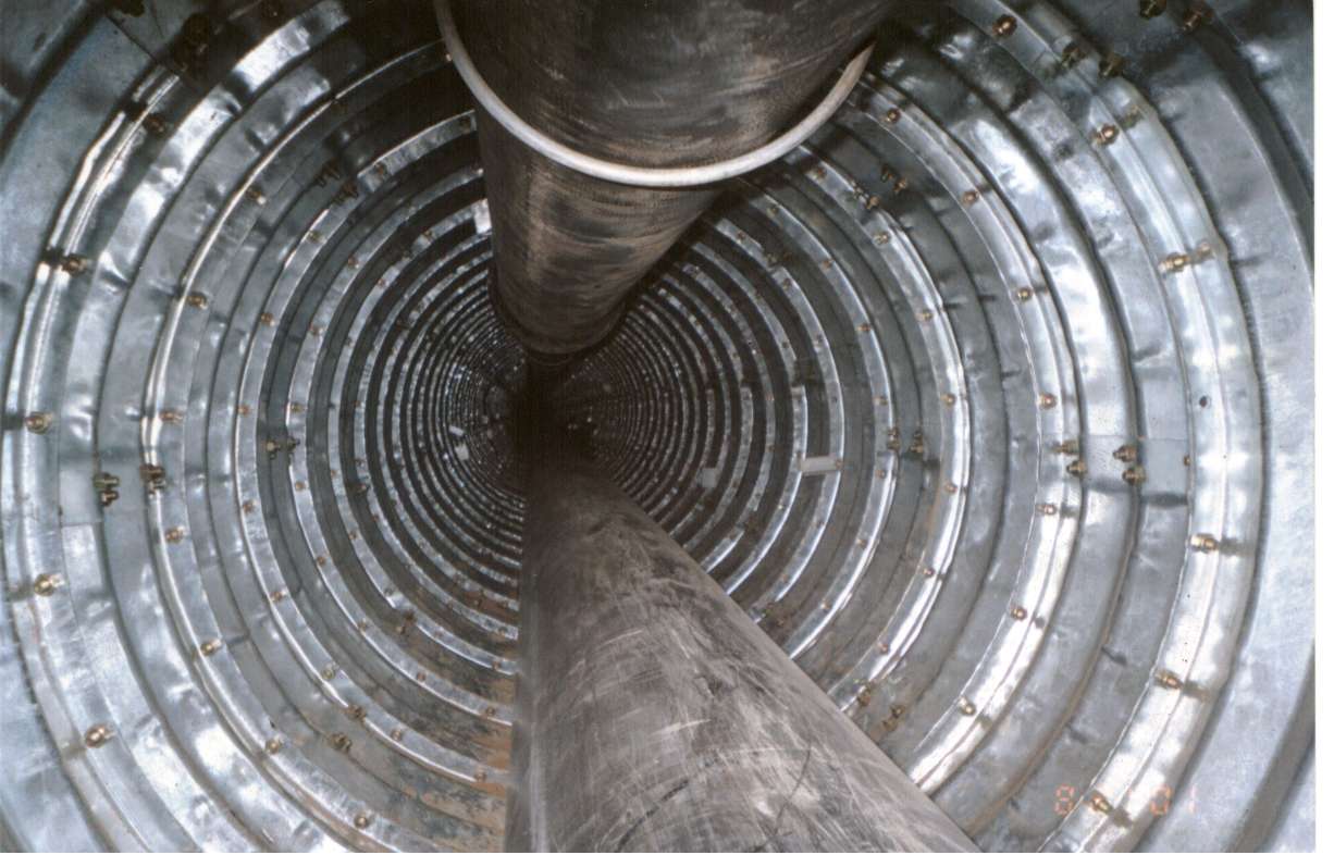 Tunnel Liner Armco Staco executado para garantir a passagem segura das tubulações de água e esgoto.